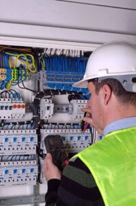 فني كهرباء بالباحة