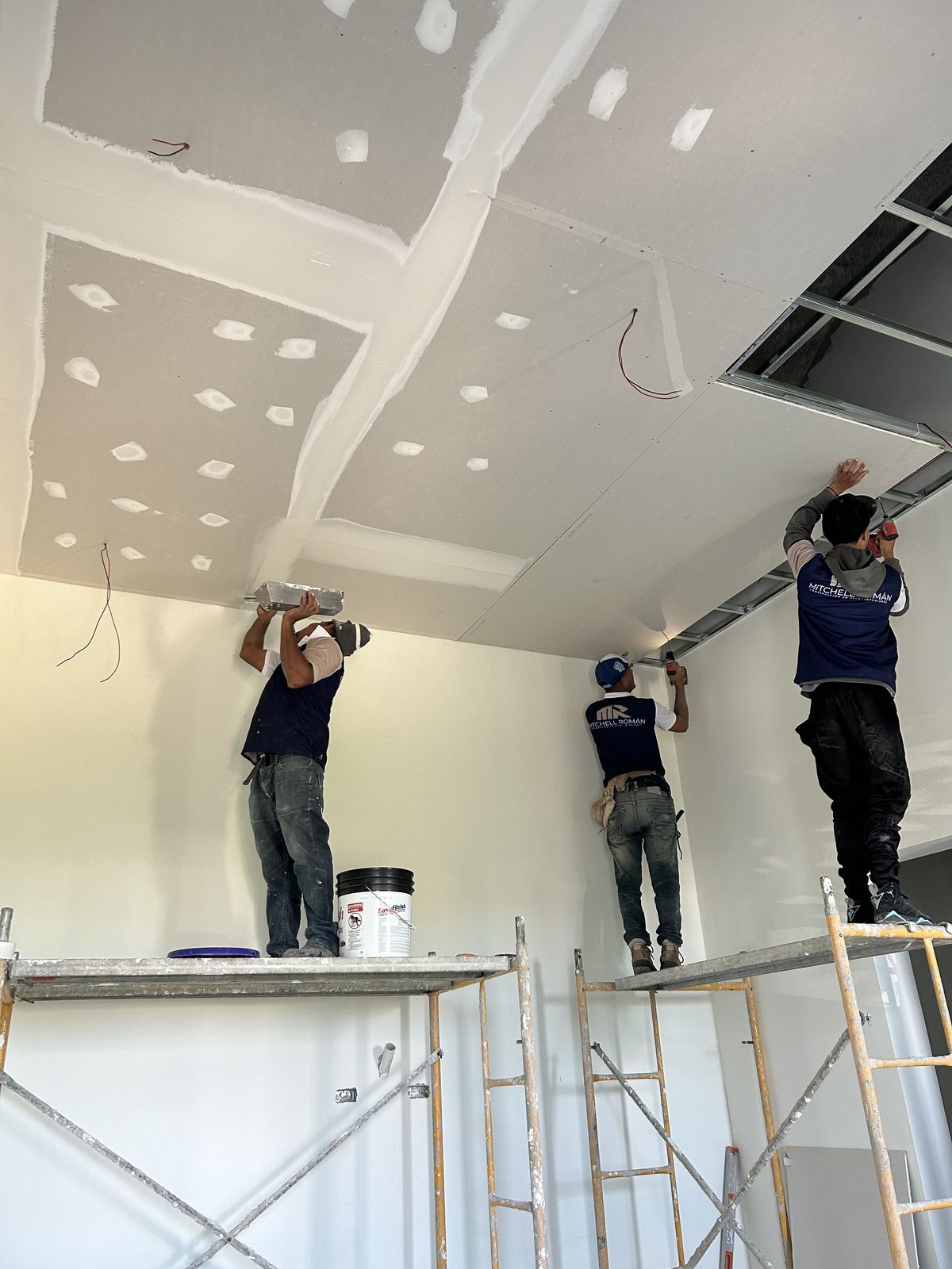 "تشطيب فلل وشقق بالطائف مع أعمال دهانات وبلاط وسباك وكهربائي محترف"